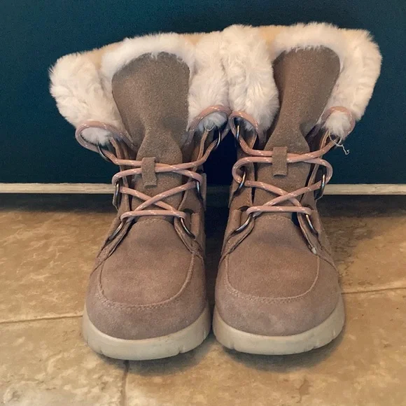 NWT winter boots - Picture 1 of 8